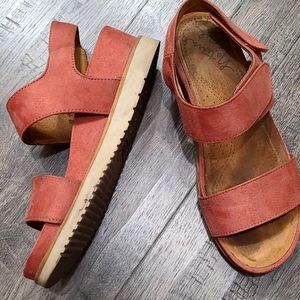 Natural soul sandals